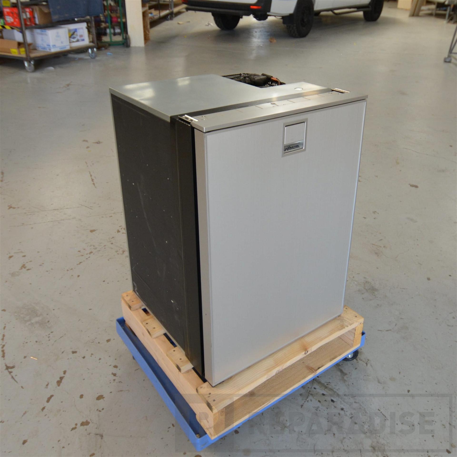 Isotherm Cruise 130 Elegance Refrigerator / Freezer - 4.6 Cu ft, Silver, AC/DC