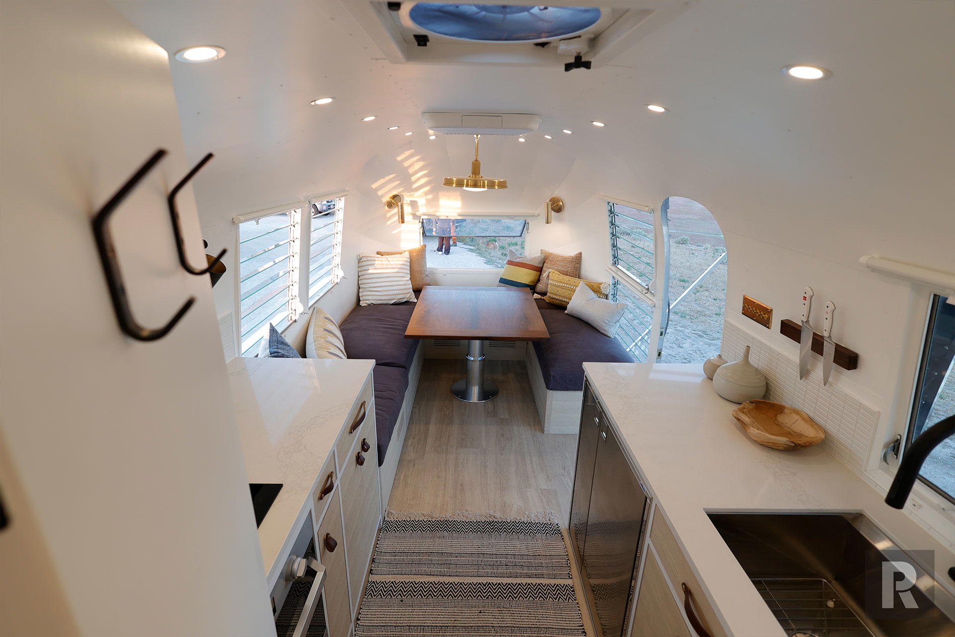 1964 Airstream Land Yacht - Reparadise